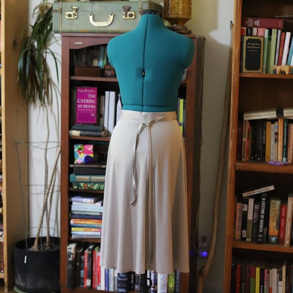 Vintage | neautral wrap skirt - Picture 2 of 10